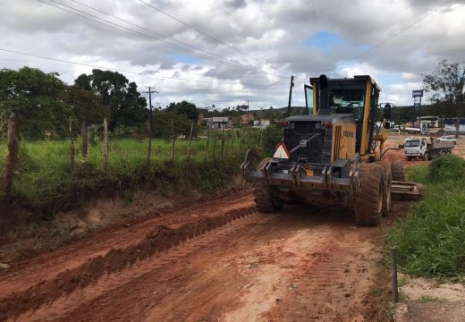 Prefeito Joaquim Neto acompanha início das obras de pavimentação dos trechos que ligam a BR -101 às localidades de Jorge Amado, Sauípe, Boa União e Mangalô