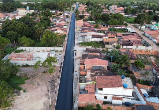 Rua Jacobina, no Cruzeiro dos Montes, recebe pavimentação asfáltica