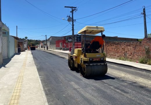 Flamboyant é mais uma via da Rua do Catu a receber pavimentação asfáltica
