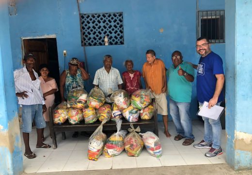 Quase 1 tonelada de alimentos é entregue pela Prefeitura de Alagoinhas aos lares de idosos do município