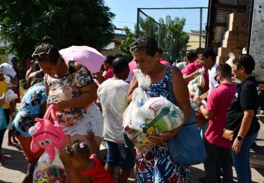 820 cestas básicas chegam aos moradores de Alagoinhas IV
