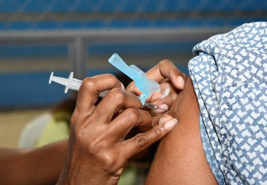 Vacinas contra Influenza e Covid-19 estão disponíveis em ação de intensificação durante o final de semana