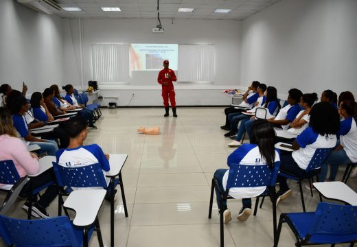 Alunos concluem curso profissionalizante de Atendimento em Farmácia oferecido pela Prefeitura