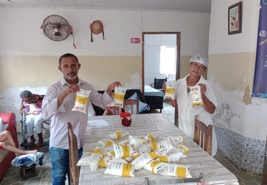 SEMAS faz a entrega de 2.800 litros de leite a Lares de Idosos e unidades do CRAS