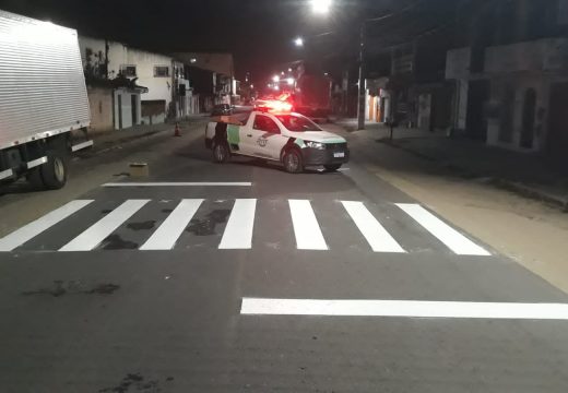 SMTT intensifica trabalho de sinalização de vias com pintura de canalizações e faixas de pedestres