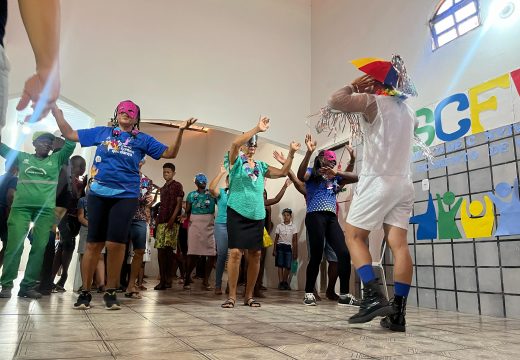 CRAS folia promove a alegria e fortalece vínculos sob o mote do carnaval
