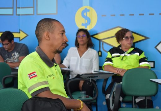 Operadores de trânsito da SMTT participam de curso de qualificação profissional