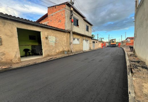 Alagoinhas+:  1ª Travessa Santo Antônio é pavimentada com recursos do programa de obras da Prefeitura