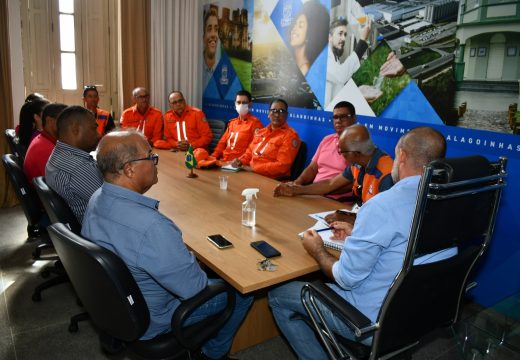 Reunião de Defesa Civil com secretários municipais, Corpo de Bombeiros, CREA, ACIA e CDL define estratégias para lidar com a situação das marquises na cidade