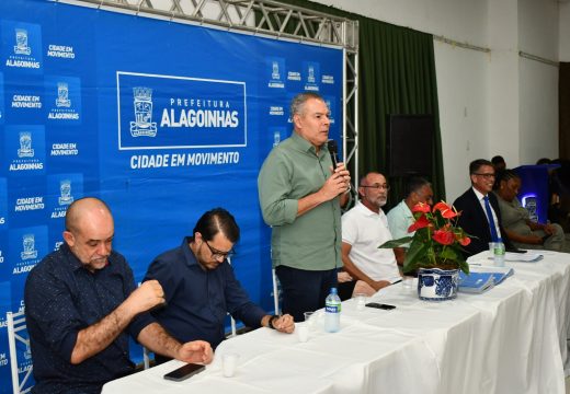 Prefeitura de Alagoinhas entrega títulos de propriedade a moradores do Petrolar