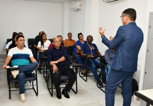 Fiscais da Semorp participam de treinamento de qualificação para atendimento