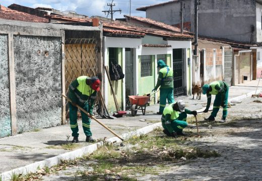 Prefeitura de Alagoinhas intensifica manutenção em bairros e zona rural