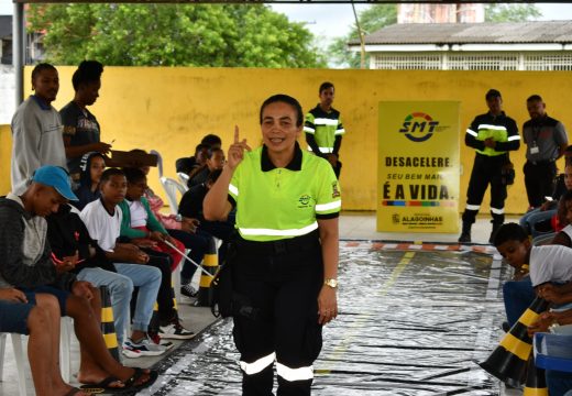 Maio Amarelo 2025: SMT leva educação para o trânsito ao Colégio Municipal de Alagoinhas