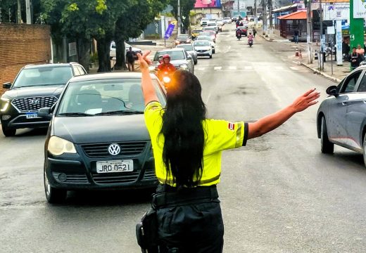 SMT orienta tráfego de veículos em vias mais movimentadas de Alagoinhas