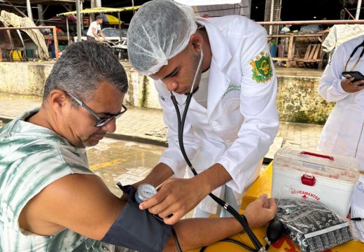 Unidade Móvel leva serviços de saúde à Central de Abastecimento