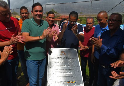 Comunidade do Estevão recebe quadra esportiva