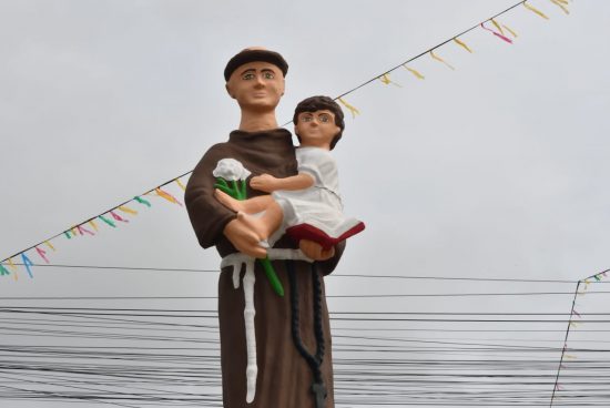 Comunidade do Alto do Santo Antônio recebe estátua do padroeiro de Alagoinhas