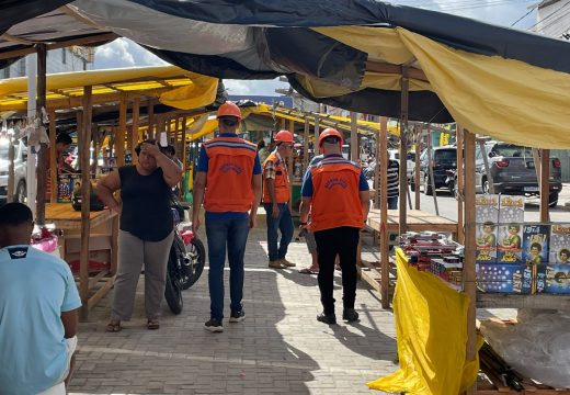 Defesa Civil vistoria barracas de fogos na Av. Lourival Batista