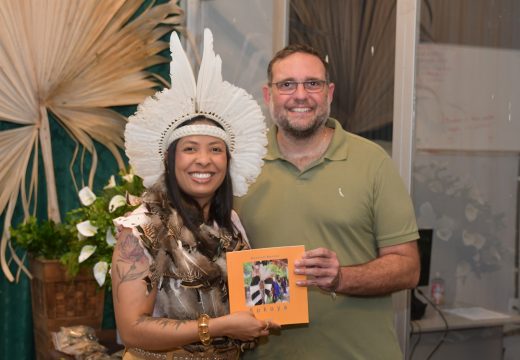 Géssica Ronise lança livro Bukuya  na Biblioteca Maria Feijó