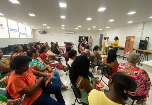 Curso orienta mulheres negras empreendedoras de Alagoinhas sobre acesso ao Crediafro