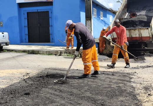 Prefeitura continua operação tapa buraco em toda a cidade