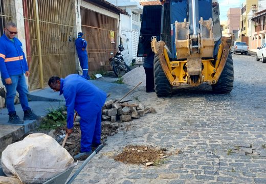 Prefeitura realiza drenagem nos bairros Silva Jardim, Petrolar e Centro