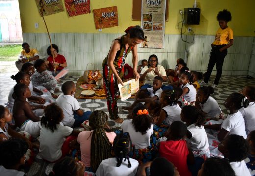Capoeira, livros e ancestralidade: escritora Joana Carneiro visita alunos da Rede Municipal de Ensino