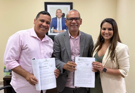 Planejamento participativo: Prefeitura de Alagoinhas entrega projetos de lei à Câmara Municipal