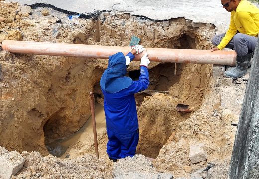Prefeitura de Alagoinhas realiza serviços de drenagem no Pedro Braga, Santa Terezinha, Barreiro e centro da cidade