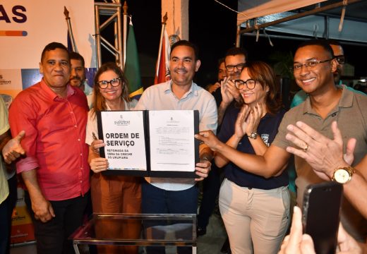 Gustavo Carmo autoriza retomada das obras da creche do Residencial Urupiara