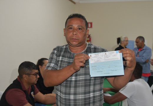 Entrega de alvarás do transporte complementar reforça compromisso do Município com melhoria da mobilidade