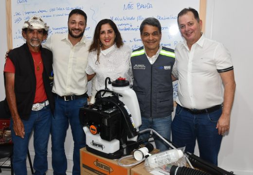 Governo do Estado entrega bombas costais à Prefeitura de Alagoinhas para reforçar combate às arboviroses