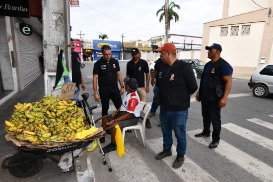 Operação regulariza comércio informal e organiza Centro da cidade para o mês de dezembro