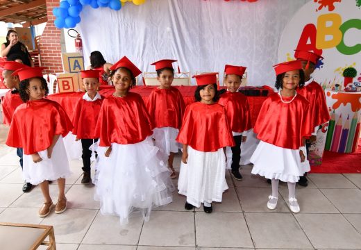 Prefeitura de Alagoinhas realiza formatura do ABC da Escola Municipal Dr. Carlos Santana