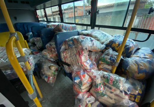 Prefeitura entrega uma tonelada de alimentos à AUTRMAA para o Projeto Comida no Prato