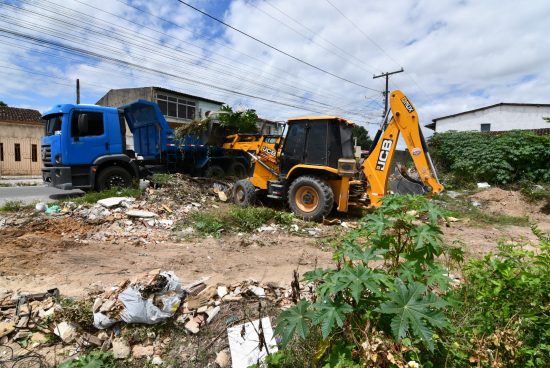 Seman intensifica combate a pontos irregulares de descarte de lixo em Alagoinhas