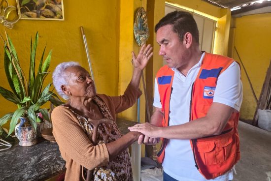 Prefeito Gustavo Carmo visita comunidades afetadas pelos temporais em Alagoinhas