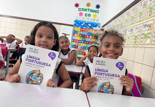 Alagoinhas inicia entrega de material escolar e fardamento para estudantes da rede municipal