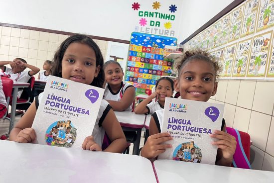 Alagoinhas inicia entrega de material escolar e fardamento para estudantes da rede municipal