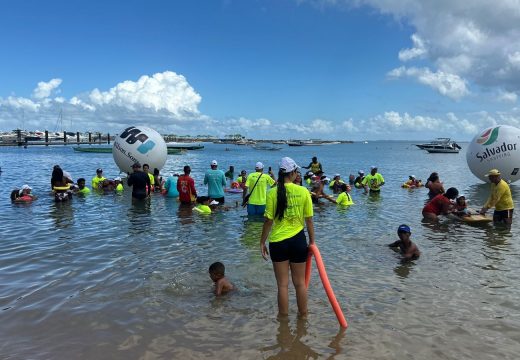 Projeto leva pessoas com deficiência de Alagoinhas para banho de mar assistido