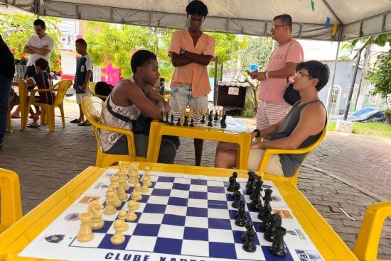 Xadrez na Praça reúne jogadores e incentiva aprendizado e raciocínio lógico
