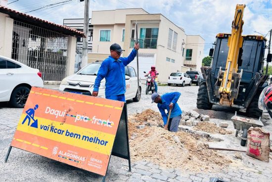 Prefeito Gustavo Carmo vistoria serviços de manutenção em ruas de Alagoinhas
