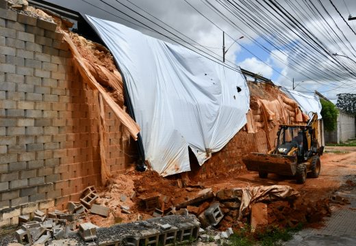 Viaduto da Rua do Catu vira canteiro de obras e equipes iniciam retirada de entulhos