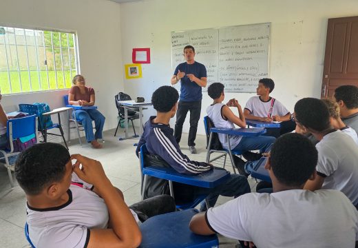 Prefeitura de Alagoinhas inicia pagamento do piso nacional aos professores
