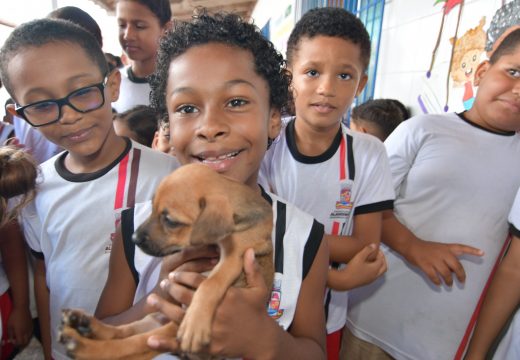 Abril Laranja mobiliza escolas de Alagoinhas com ações de conscientização sobre proteção animal