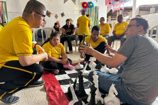 Prefeitura inicia projeto de xadrez para estimular o desenvolvimento cognitivo de pessoas com deficiência