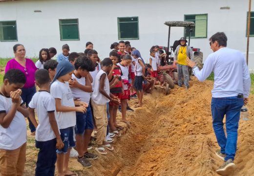 Crianças da Escola do Campo de Alagoinhas aprendem sobre práticas agrícolas sustentáveis