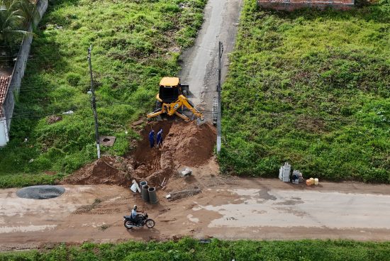 Prefeitura intensifica obras de drenagem e pavimentação em bairros de Alagoinhas