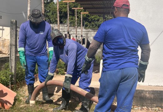 Saae intensifica combate ao Aedes aegypti com limpeza de fossas e retirada de lixo na Vila de São Pedro