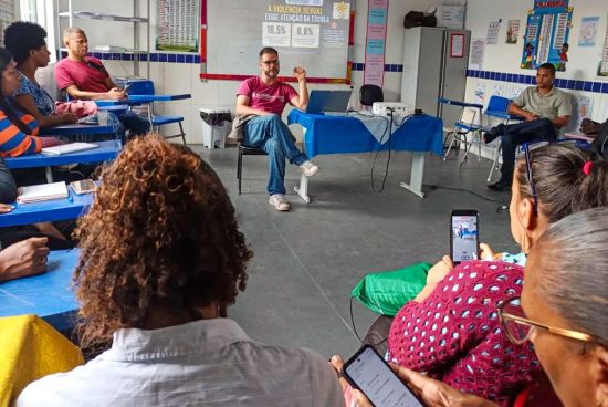 Educadores da Escola Mãe Ernestina recebem formação sobre enfrentamento à violência sexual infantojuvenil